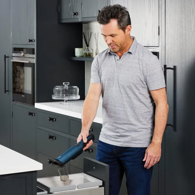 ASPIRABRICIOLE SENZA FILO SHARK WANDVAC 2.0 WV270EU