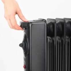 Black & Decker - Radiatore Elettrico ad Olio BXRA2000E da 2000 W, 240 V, 2 modalità di riscaldamento - Nero