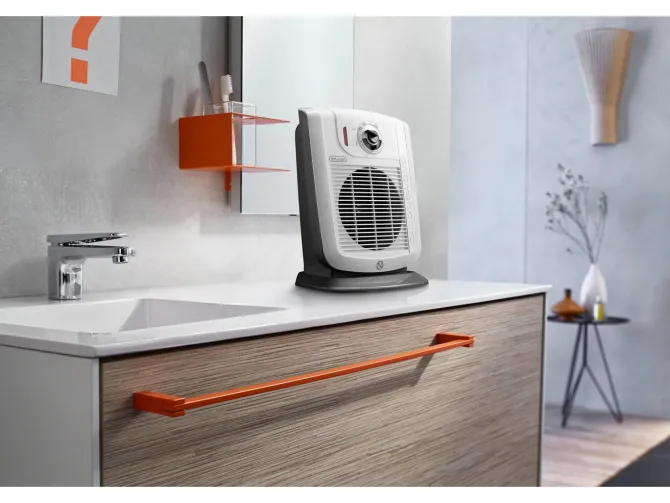Caldobagno DeLonghi HBC 3030 Stufetta con elettroventola Bianco 2000 W Per stanze fino a (m³) 60