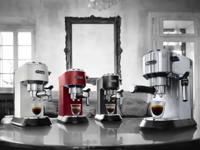 DeLonghi Dedica Style EC 685.M Macchina per espresso 1.1L Nero, Metallico, Argento