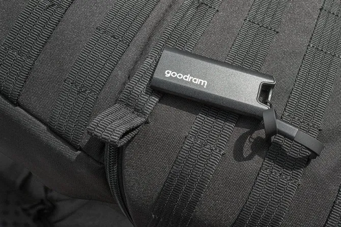 GoodRam - Disco rigido SSD esterno da 1TB - USB 3.2 Gen. 2x2 Tipo-C - Move Ridge Nero - Velocità di lettura fino a 2000MB/s, velocità di scrittura fino a 2000MB/s - Custodia in metallo - 75×32×9,5mm