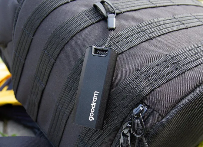 GoodRam - Disco rigido SSD esterno da 1TB - USB 3.2 Gen. 2x2 Tipo-C - Move Ridge Nero - Velocità di lettura fino a 2000MB/s, velocità di scrittura fino a 2000MB/s - Custodia in metallo - 75×32×9,5mm