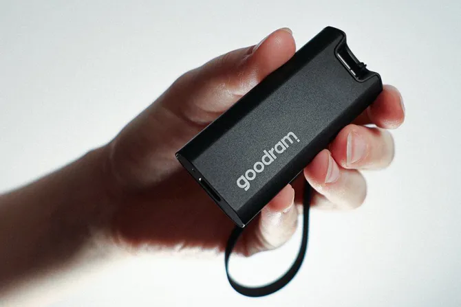 GoodRam - Disco rigido SSD esterno da 1TB - USB 3.2 Gen. 2x2 Tipo-C - Move Ridge Nero - Velocità di lettura fino a 2000MB/s, velocità di scrittura fino a 2000MB/s - Custodia in metallo - 75×32×9,5mm
