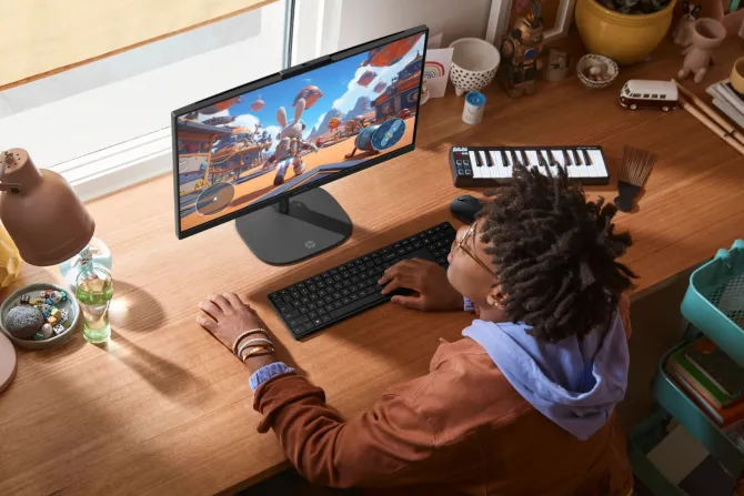 HP OmniStudio All-in-One Desktop 24-cv0016nl PC AMD Ryzen™ 5 40 60,5 cm (23.8") 1920 x 1080 Pixel 16 GB LPDDR5x-SDRAM 512 GB SSD Windows 11 Home Wi-Fi 6 (802.11ax) Bianco