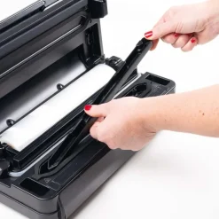MACOM, Macchina Sottovuoto Professionale - Doppia Pompa di Aspirazione, 2 Barre Saldanti e Portarotolo Integrato, Struttura in Acciaio Brunito con Display LCD - Forever Fresh VAC8090