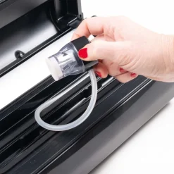 MACOM, Macchina Sottovuoto Professionale - Doppia Pompa di Aspirazione, 2 Barre Saldanti e Portarotolo Integrato, Struttura in Acciaio Brunito con Display LCD - Forever Fresh VAC8090