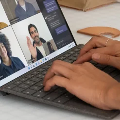 MICROSOFT - SURFACE PRO TASTIERA CON TASTO COPILOT + SLIM PEN - Platino