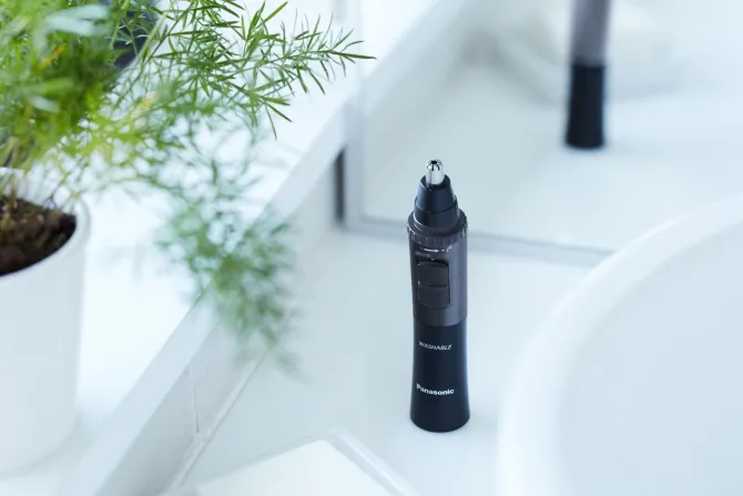 PANASONIC - ER-GN33-H301 Rasoio di Precisione multifunzione per naso, orecchie e sopracciglia, Lavabile - Nero