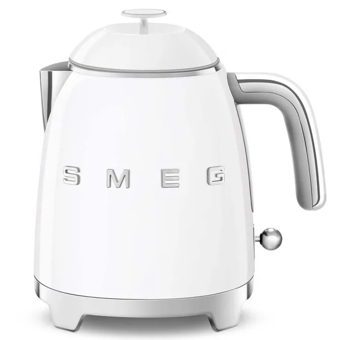 Smeg, Bollitore Elettrico Piccolo KLF05WHEU 0,8 L, Filtro in Acciaio Inox, Autospegnimento di Sicurezza, Indicatore Livello di Acqua, Base Antiscivolo e Avvolgicavo Integrato, Potenza 1400W, Bianco