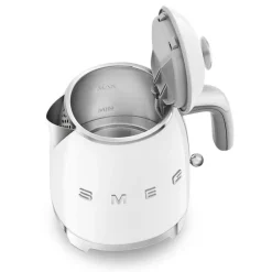 Smeg, Bollitore Elettrico Piccolo KLF05WHEU 0,8 L, Filtro in Acciaio Inox, Autospegnimento di Sicurezza, Indicatore Livello di Acqua, Base Antiscivolo e Avvolgicavo Integrato, Potenza 1400W, Bianco