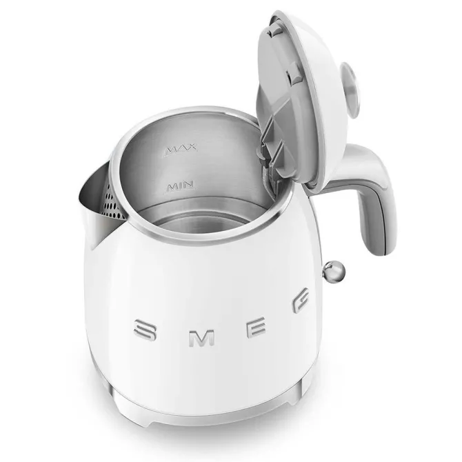 Smeg, Bollitore Elettrico Piccolo KLF05WHEU 0,8 L, Filtro in Acciaio Inox, Autospegnimento di Sicurezza, Indicatore Livello di Acqua, Base Antiscivolo e Avvolgicavo Integrato, Potenza 1400W, Bianco